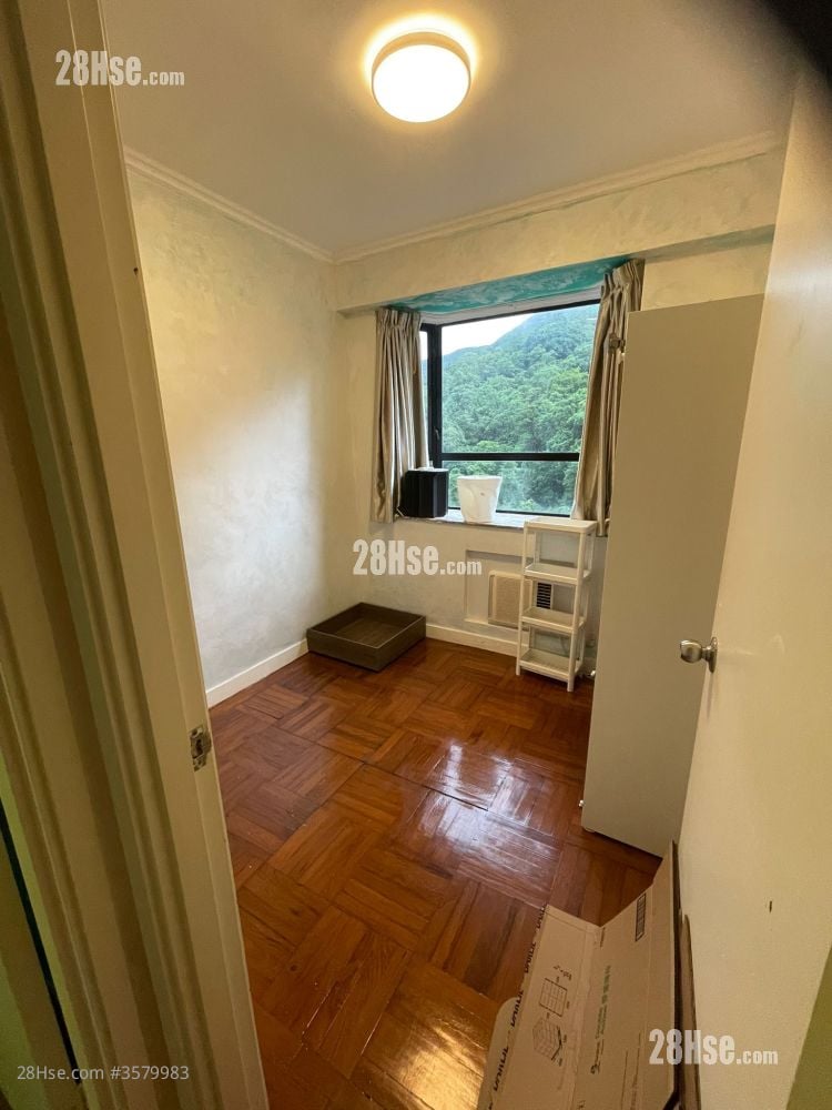 Ronsdale Garden Rental 3 Bedrooms , 2 Bathrooms 694 ft²