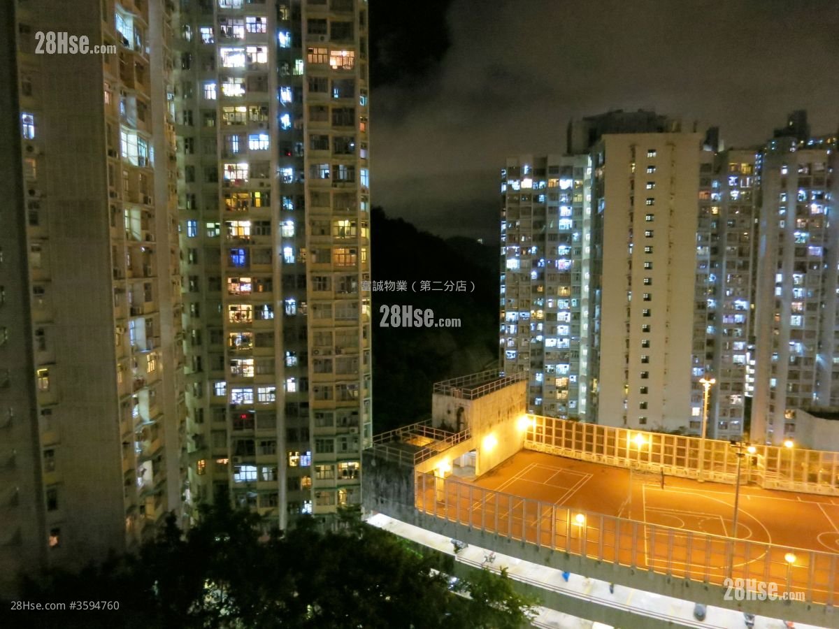 Ko Chun Court Sell 3 Bedrooms , 1 Bathroom 594 ft²
