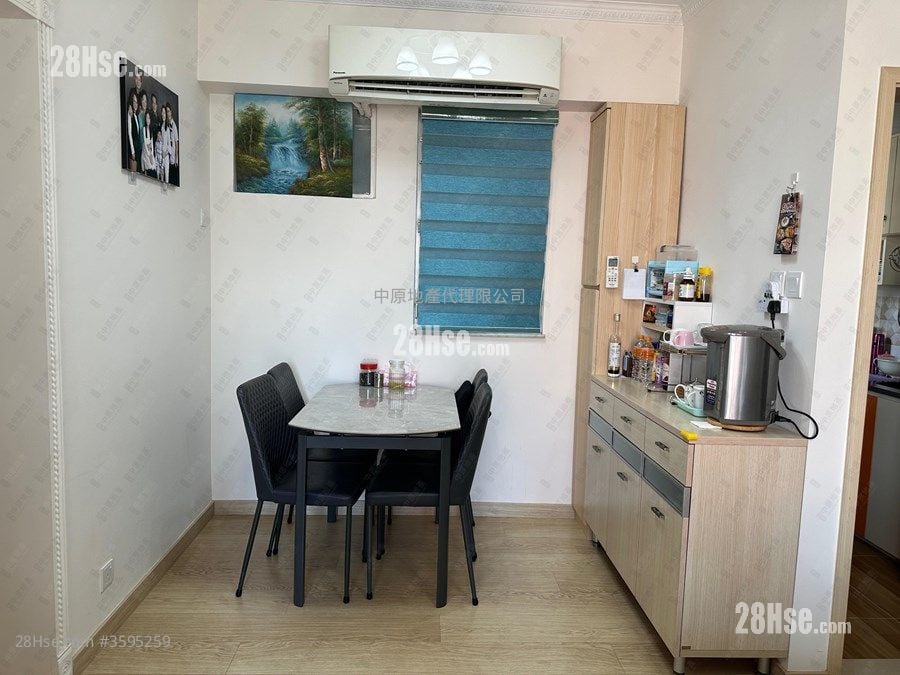 Yuen Long Plaza Sell 3 Bedrooms 550 ft²
