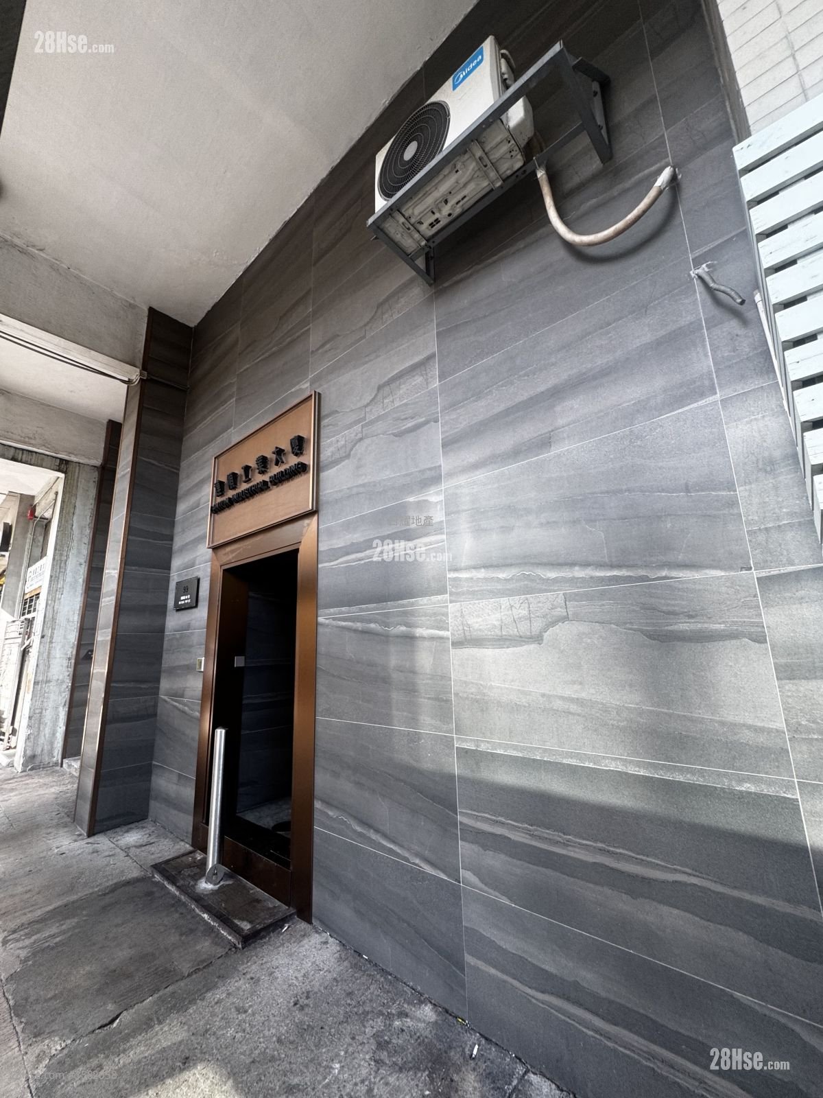Lanton Industrial Building Sell 5+ Bedrooms , 2 Toilets