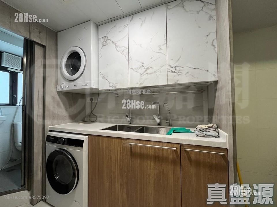 光超台 售盘 4 房 , 2 浴室 811 平方尺 光超台 售盘 4 房 , 2 浴室 811 平方尺