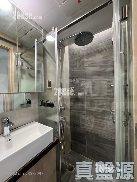 光超台 售盘 4 房 , 2 浴室 811 平方尺 光超台 售盘 4 房 , 2 浴室 811 平方尺