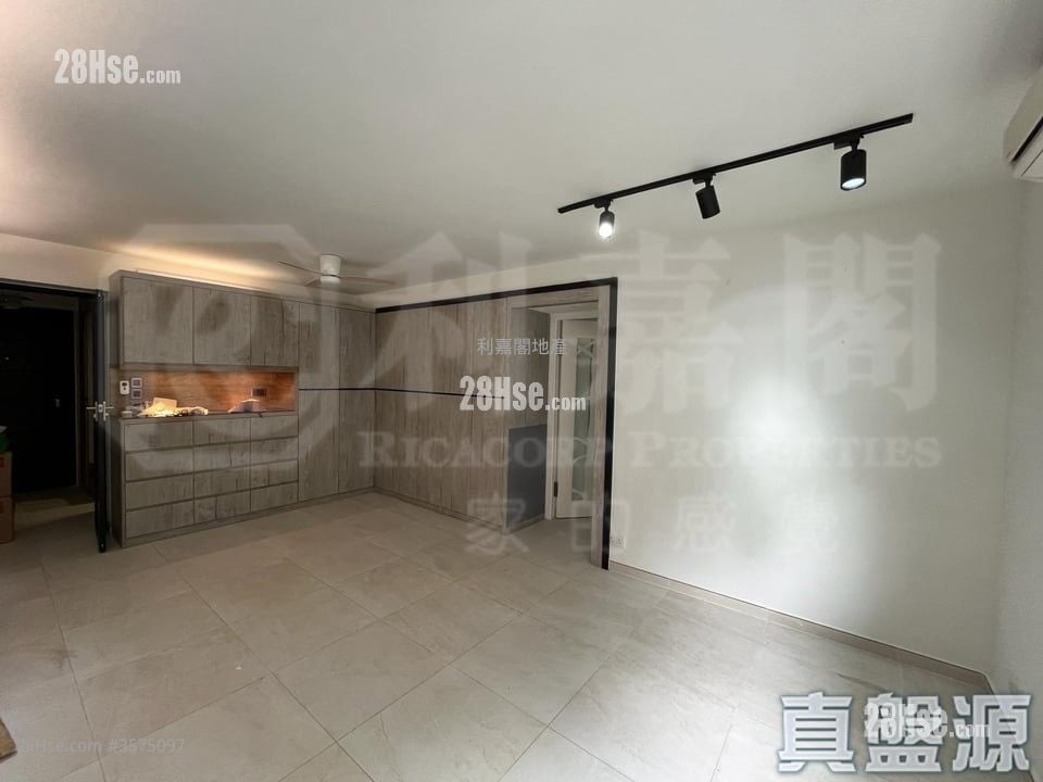 光超台 售盘 4 房 , 2 浴室 811 平方尺 光超台 售盘 4 房 , 2 浴室 811 平方尺