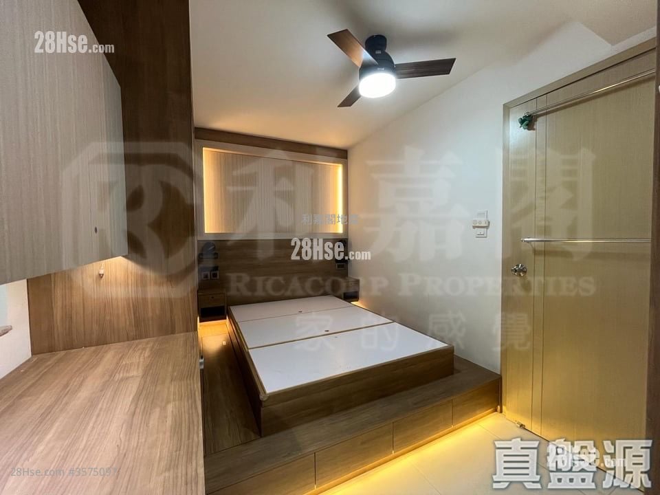 光超台 售盘 4 房 , 2 浴室 811 平方尺 光超台 售盘 4 房 , 2 浴室 811 平方尺