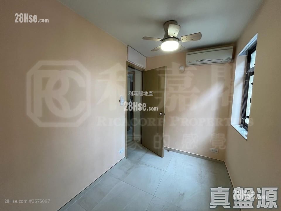 光超台 售盘 4 房 , 2 浴室 811 平方尺 光超台 售盘 4 房 , 2 浴室 811 平方尺