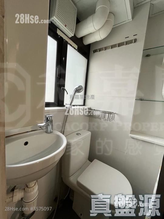 光超台 售盘 4 房 , 2 浴室 811 平方尺 光超台 售盘 4 房 , 2 浴室 811 平方尺