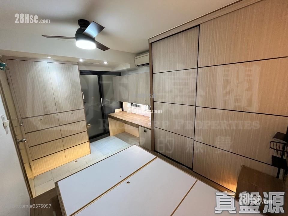 光超台 售盘 4 房 , 2 浴室 811 平方尺 光超台 售盘 4 房 , 2 浴室 811 平方尺