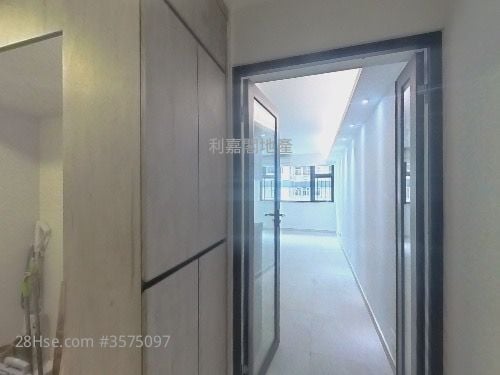 光超台 售盘 4 房 , 2 浴室 811 平方尺 光超台 售盘 4 房 , 2 浴室 811 平方尺