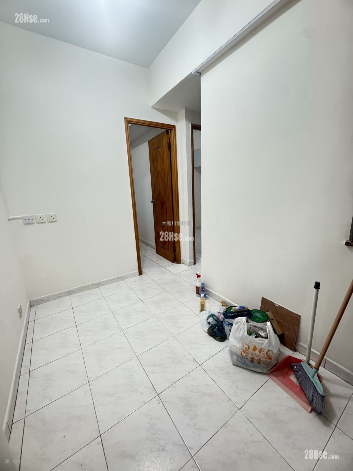 Ka Wing Building Rental 201 ft²