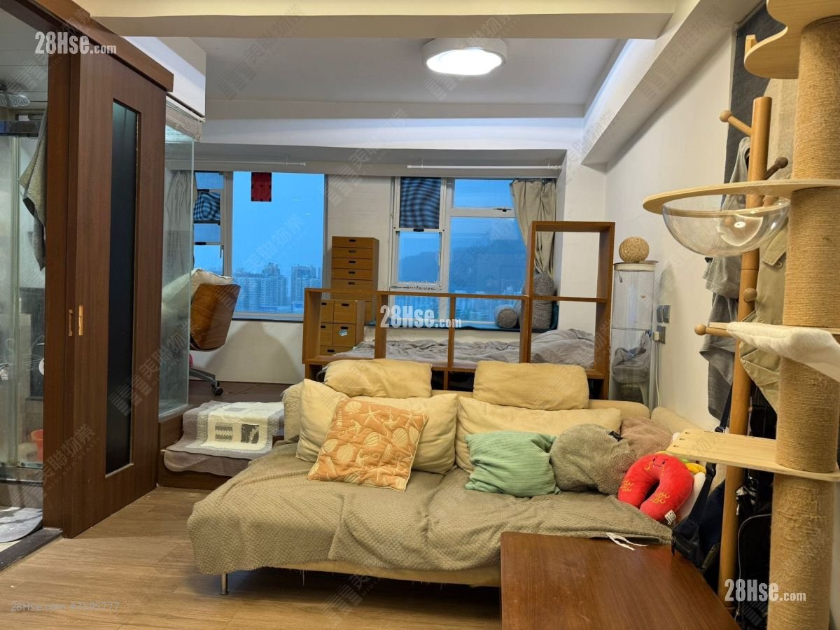 Lee Bo Building Sell 2 Bedrooms 269 ft²
