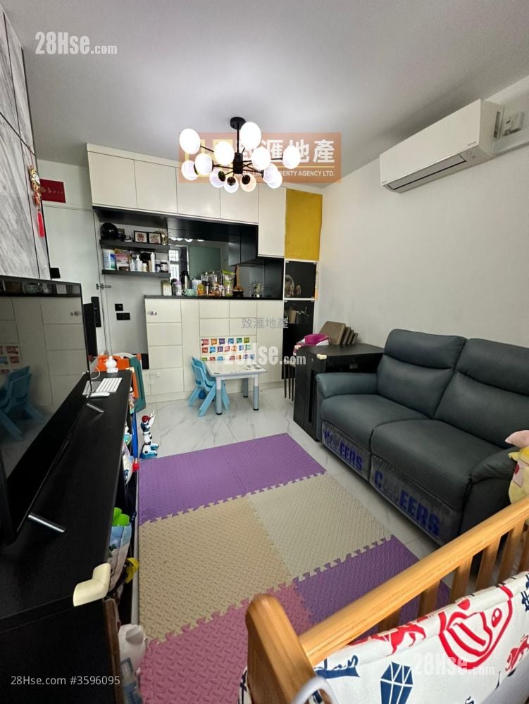 Hoi Lok Court Sell 2 Bedrooms 401 ft²