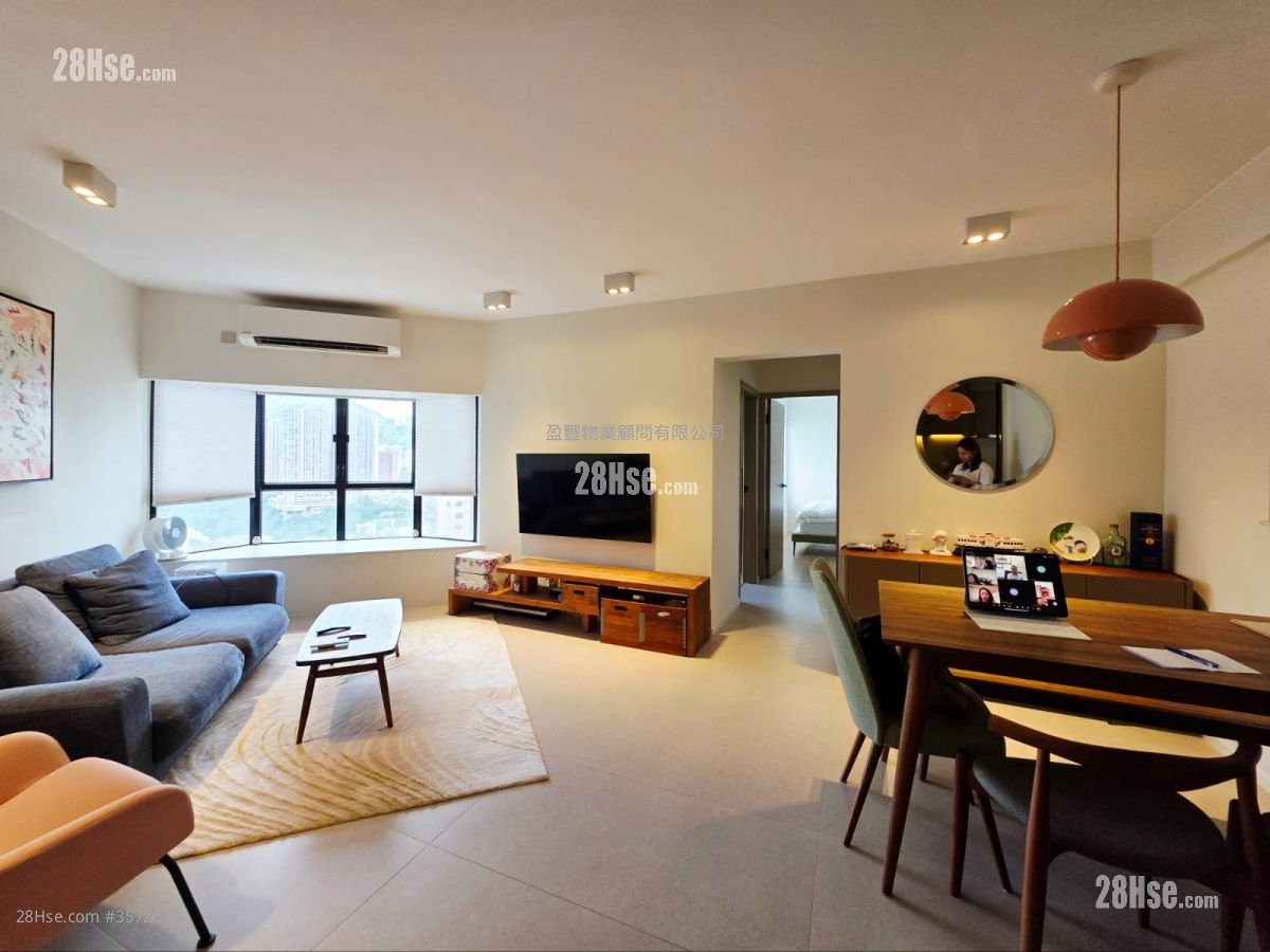 living room: Illumination Terrace Sell 2 Bedrooms , 1 Bathroom 616 ft² living room: Illumination Terrace Sell 2 Bedrooms , 1 Bathroom 616 ft²