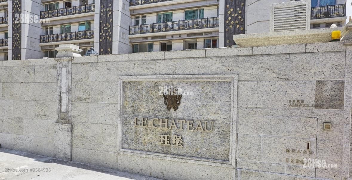 Le Chateau Rental 4 Bedrooms , 4 Bathrooms 1,329 ft²