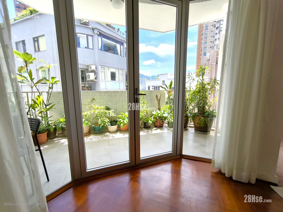 Royal Villa Sell 2 Bedrooms , 2 Bathrooms 1,332 ft²