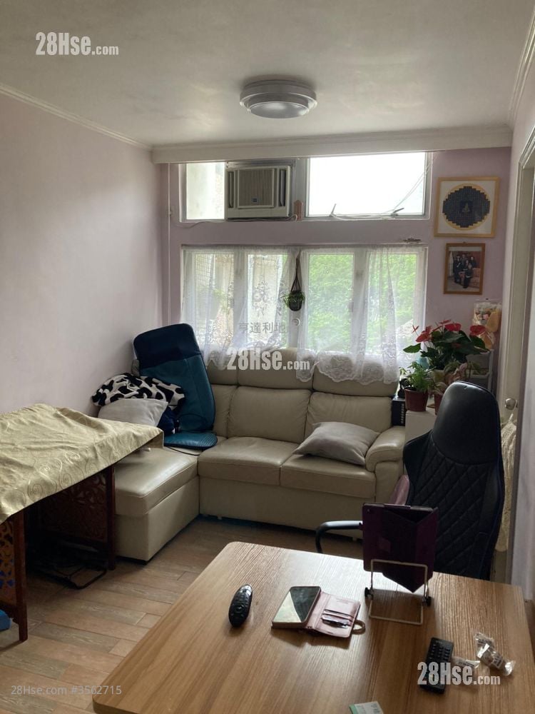 Tung Shing Court Sell 2 Bedrooms , 1 Bathroom 407 ft²