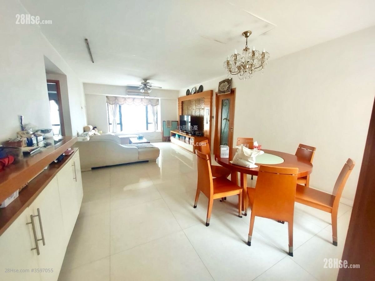 Elegant Villa Sell 4 Bedrooms 1,349 ft²