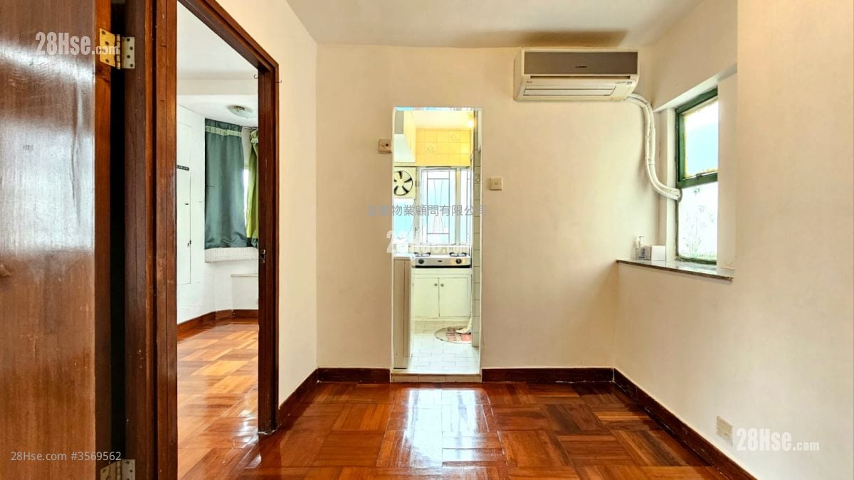 living room: Oi Kwan Court Sell 1 Bedroom , 1 Bathroom 342 ft² living room: Oi Kwan Court Sell 1 Bedroom , 1 Bathroom 342 ft²