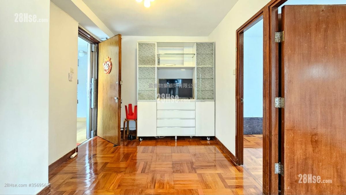 living room: Oi Kwan Court Sell 1 Bedroom , 1 Bathroom 342 ft² living room: Oi Kwan Court Sell 1 Bedroom , 1 Bathroom 342 ft²