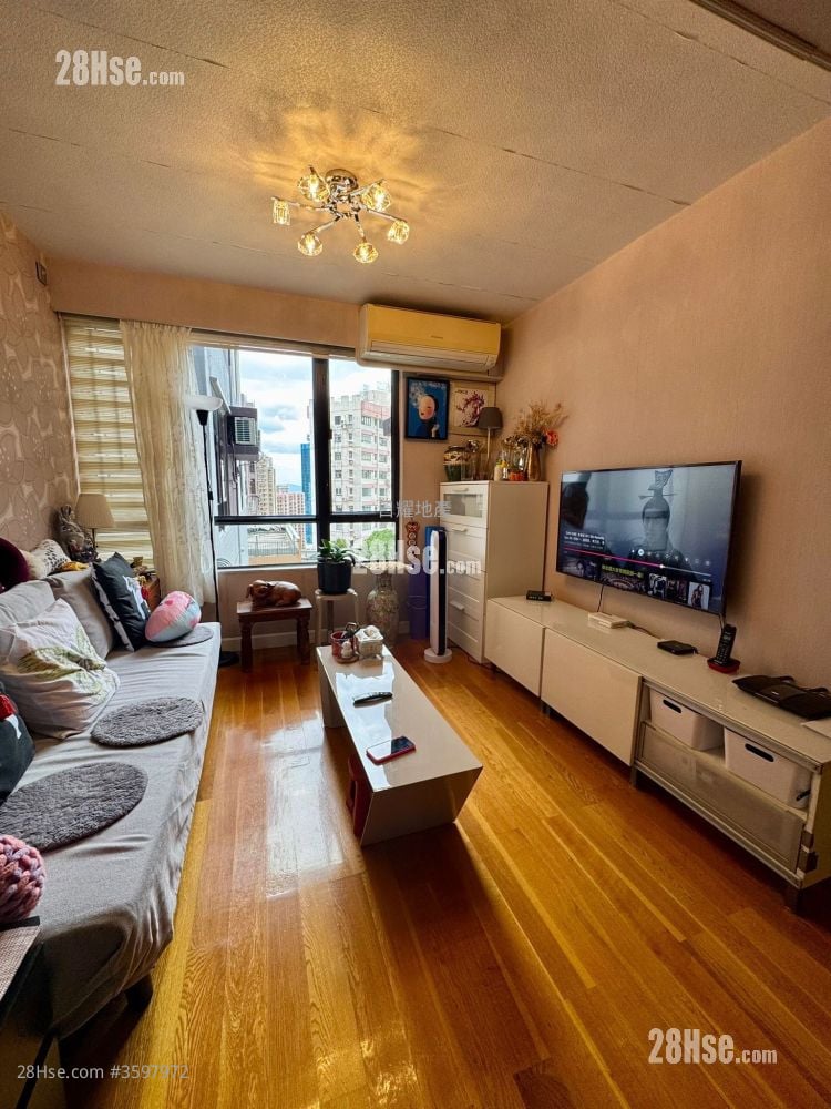 Maiden Court Sell 3 Bedrooms , 1 Bathroom 663 ft²