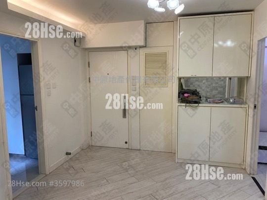 Chung Nga Court Sell 3 Bedrooms 489 ft²