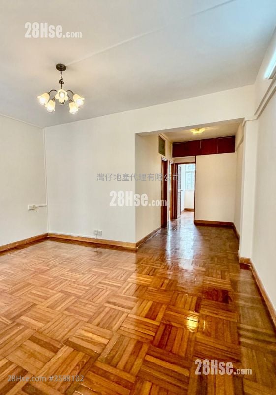 Hip Sang Building Sell 3 Bedrooms 702 ft²