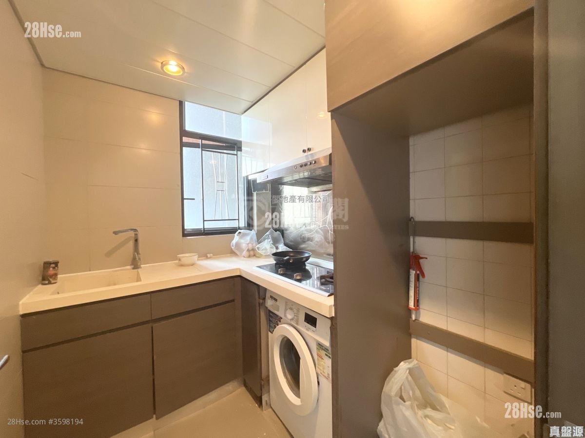 8 Royal Green Sell 2 Bedrooms 464 ft²