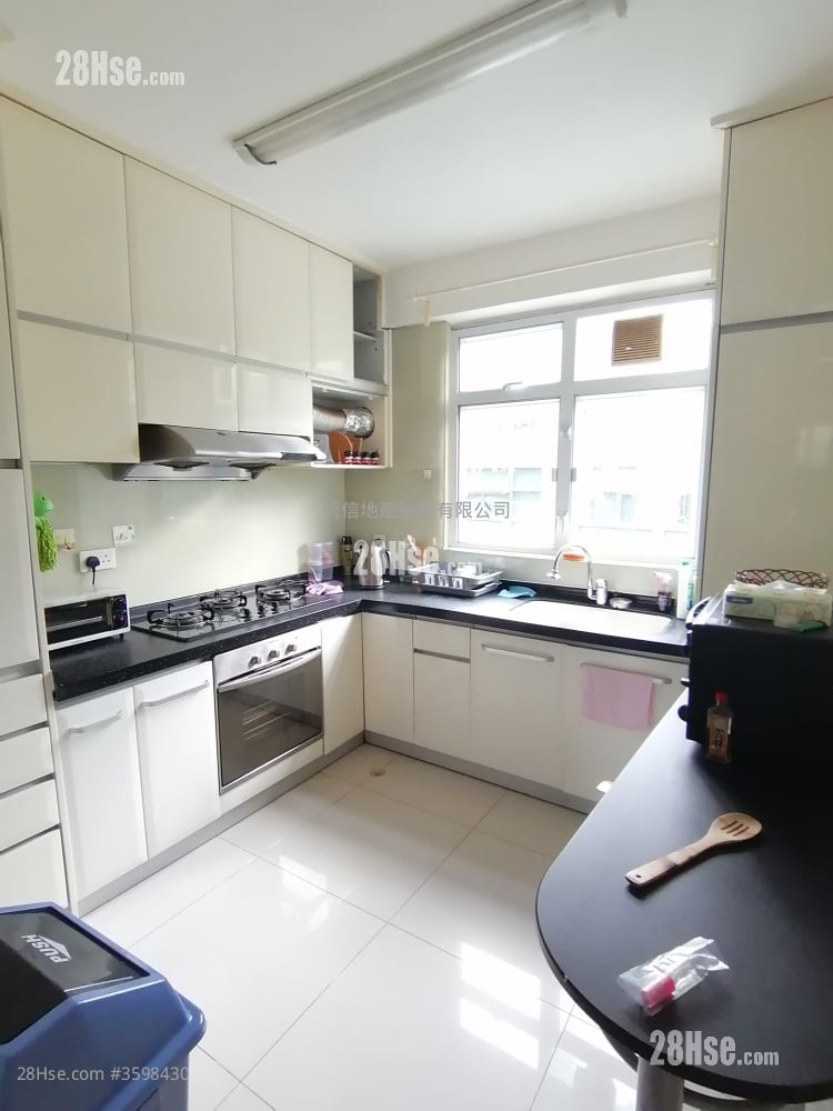 Rolling Hills Sell 1,426 ft²