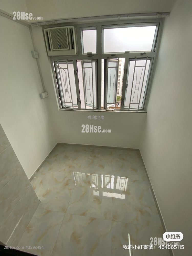 United Building Rental Studio 100 ft²