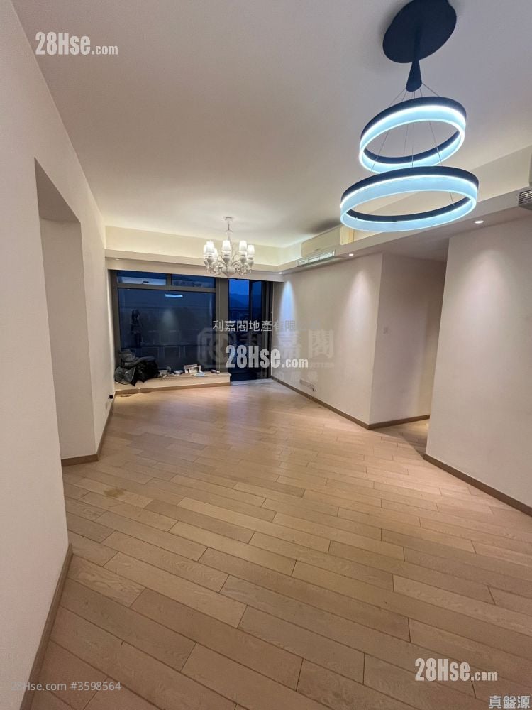 Riva Sell 4 Bedrooms , 3 Bathrooms 886 ft²