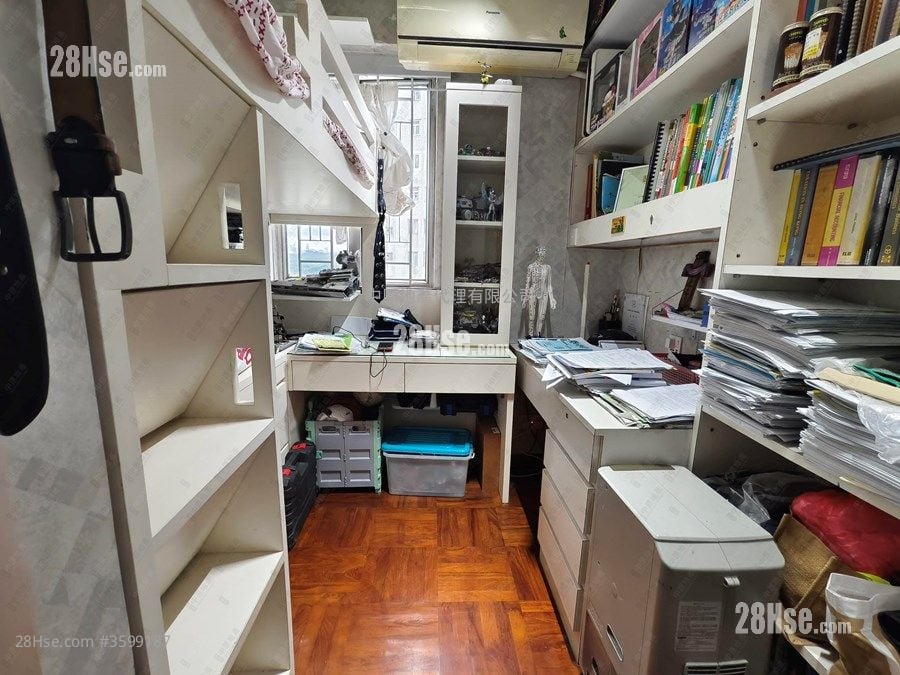 Wing Fok Centre Sell 3 Bedrooms 589 ft²