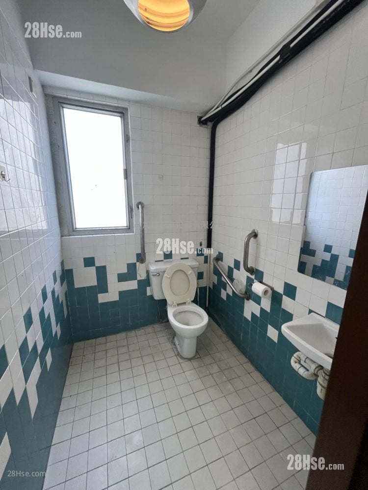 202 Centre Rental 2 Bedrooms , 1 Toilet