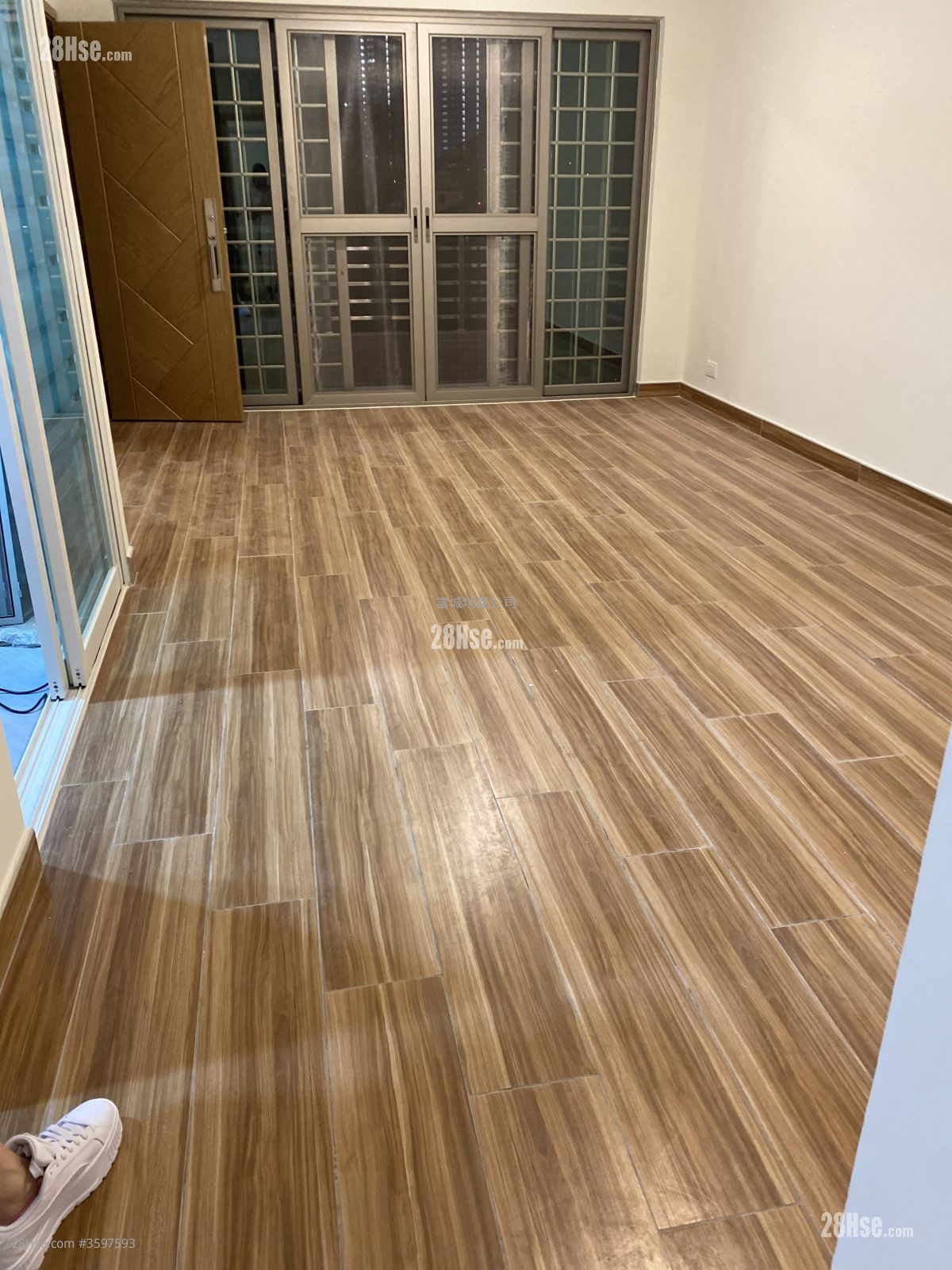 村屋 租盘 630 平方尺