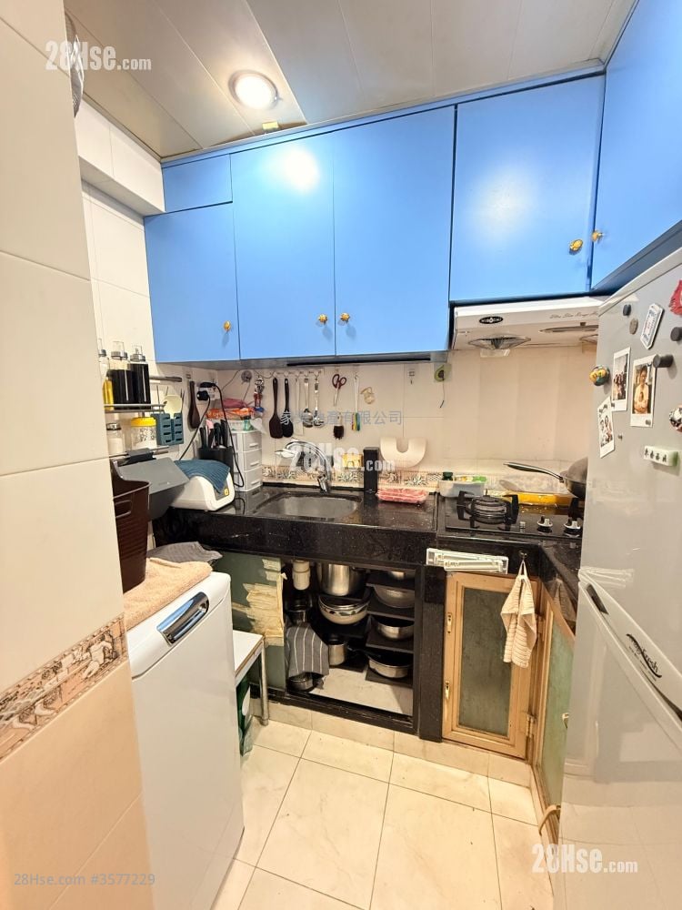 Hung Yan Building Sell 2 Bedrooms , 1 Bathroom 355 ft²