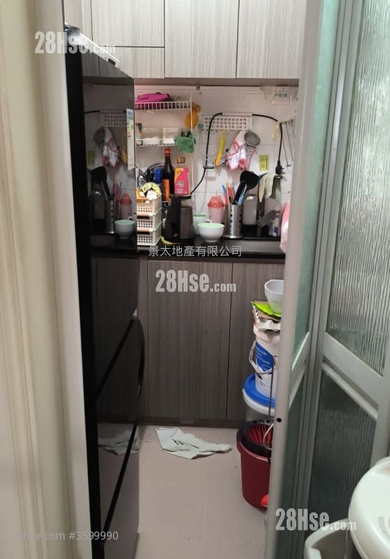 Hip Wo Mansion Sell 2 Bedrooms , 1 Bathroom 337 ft²