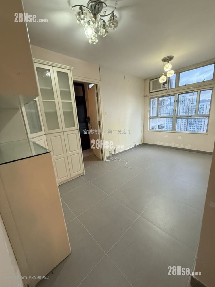 Yau Chui Court Sell 2 Bedrooms , 1 Bathroom 400 ft²