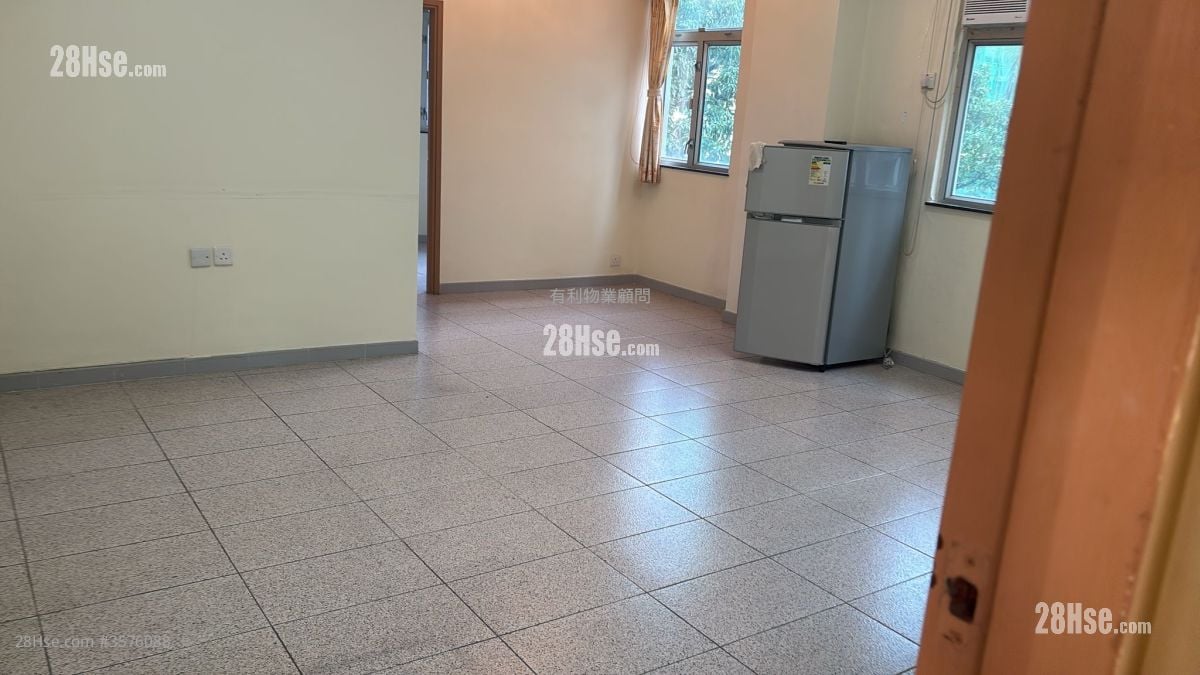 Po Lok Building Sell 3 Bedrooms , 1 Bathroom 584 ft²