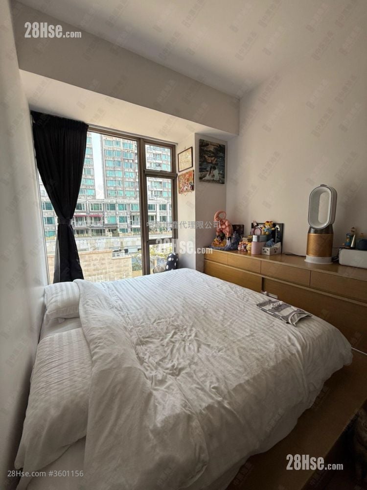 The Woodside Sell 3 Bedrooms 840 ft² The Woodside Sell 3 Bedrooms 840 ft²