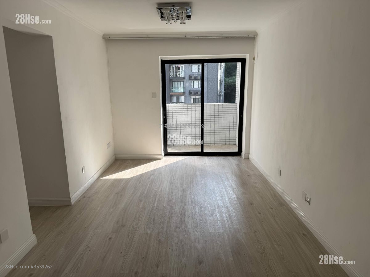 Royal Court Rental 3 Bedrooms , 2 Bathrooms 661 ft²