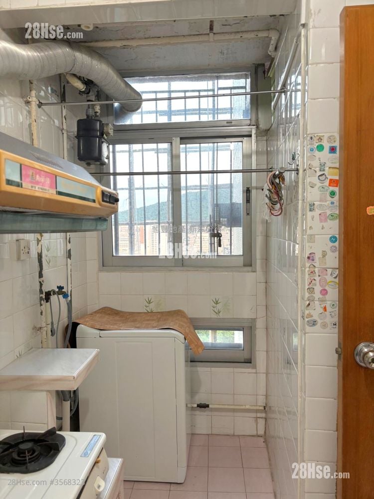 峰華邨 售盤 2 房 , 1 浴室 443 平方呎 峰華邨 售盤 2 房 , 1 浴室 443 平方呎