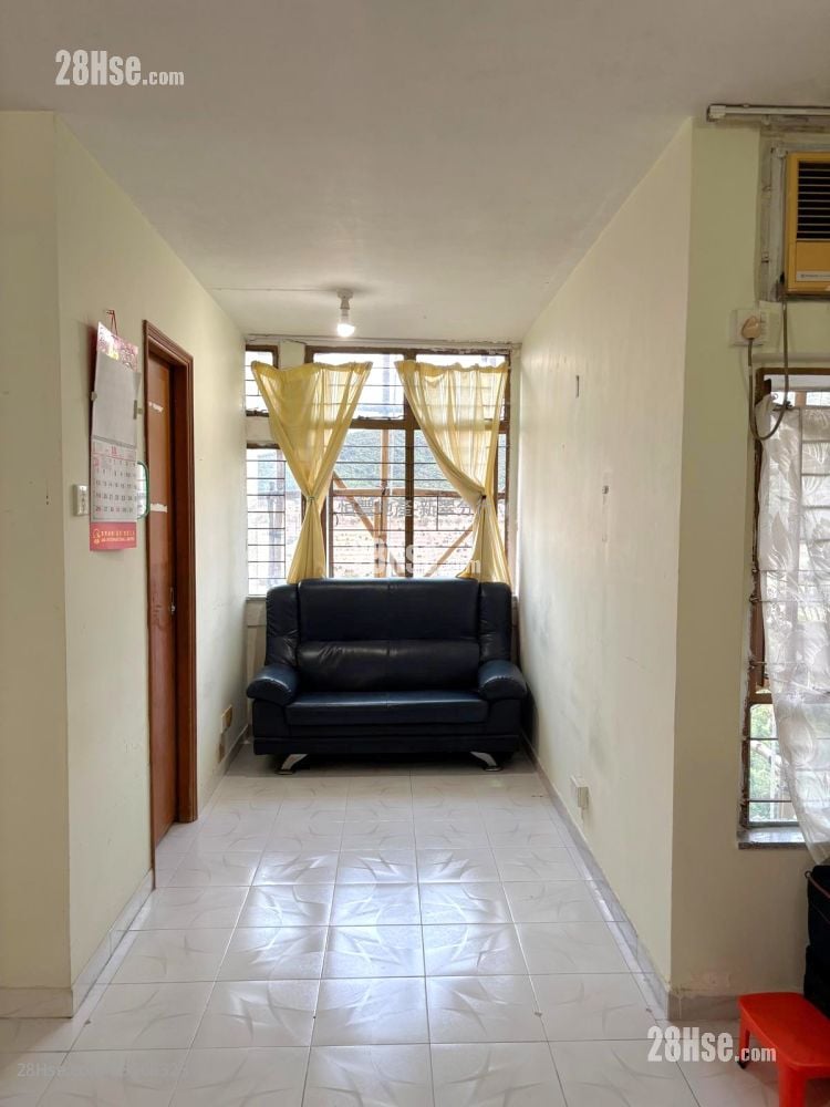 峰華邨 售盤 2 房 , 1 浴室 443 平方呎 峰華邨 售盤 2 房 , 1 浴室 443 平方呎