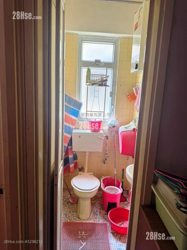 Wah Fat Building Sell 2 Bedrooms , 1 Bathroom 304 ft² Wah Fat Building Sell 2 Bedrooms , 1 Bathroom 304 ft²