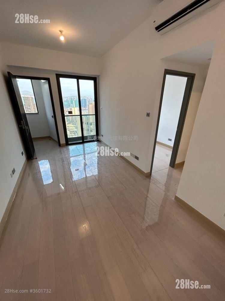 The Uptown Sell 2 Bedrooms , 1 Bathroom 510 ft²