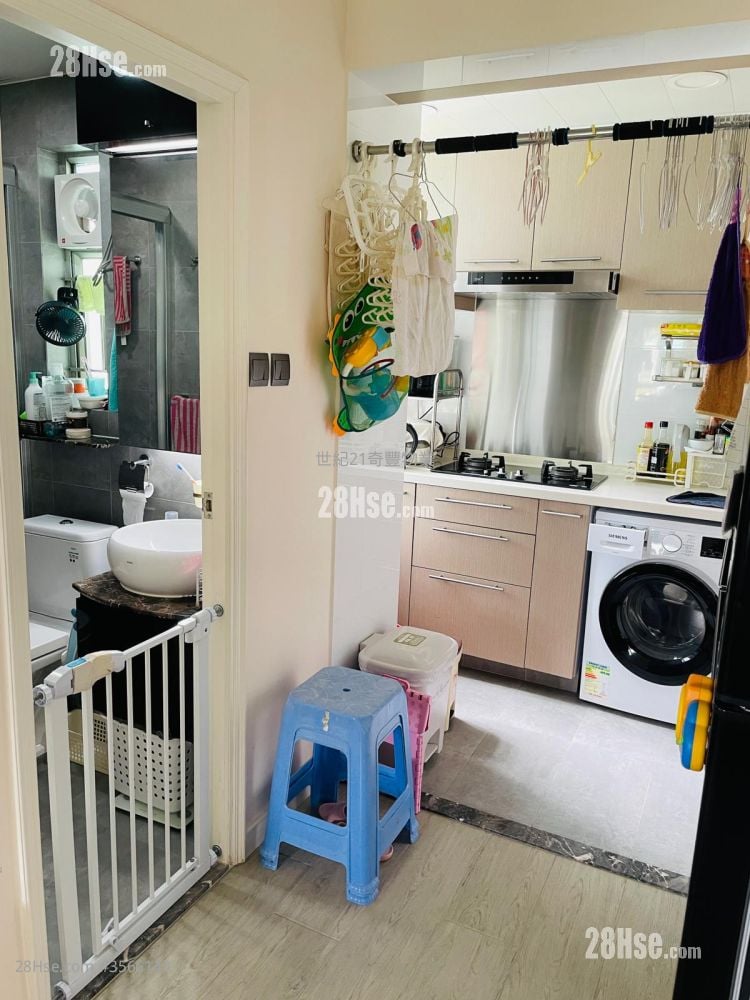 King Shing Court Sell 2 Bedrooms , 1 Bathroom 438 ft² King Shing Court Sell 2 Bedrooms , 1 Bathroom 438 ft²