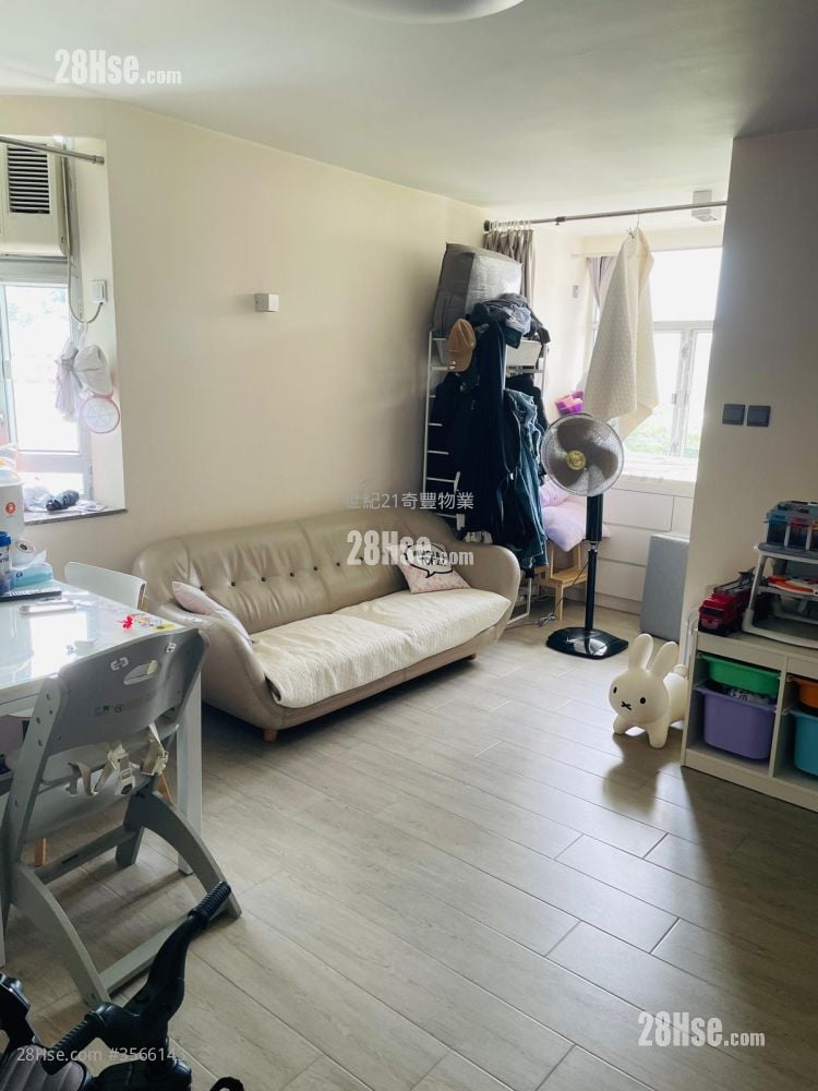 King Shing Court Sell 2 Bedrooms , 1 Bathroom 438 ft² King Shing Court Sell 2 Bedrooms , 1 Bathroom 438 ft²