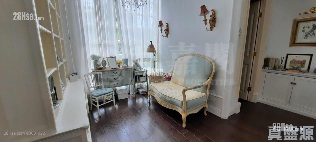 The Royal Oaks Sell 5+ Bedrooms , 5+ Bathrooms 4,048 ft² The Royal Oaks Sell 5+ Bedrooms , 5+ Bathrooms 4,048 ft²
