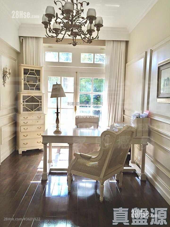 The Royal Oaks Sell 5+ Bedrooms , 5+ Bathrooms 4,048 ft² The Royal Oaks Sell 5+ Bedrooms , 5+ Bathrooms 4,048 ft²
