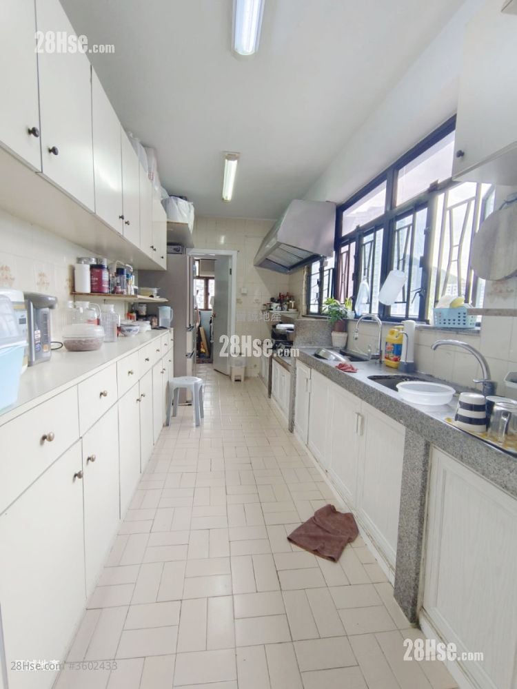 Hong Kong Garden Sell 4 Bedrooms , 3 Bathrooms 1,382 ft² Hong Kong Garden Sell 4 Bedrooms , 3 Bathrooms 1,382 ft²