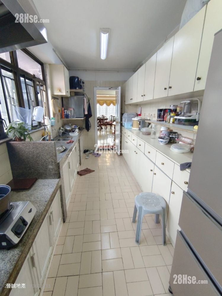 Hong Kong Garden Sell 4 Bedrooms , 3 Bathrooms 1,382 ft² Hong Kong Garden Sell 4 Bedrooms , 3 Bathrooms 1,382 ft²