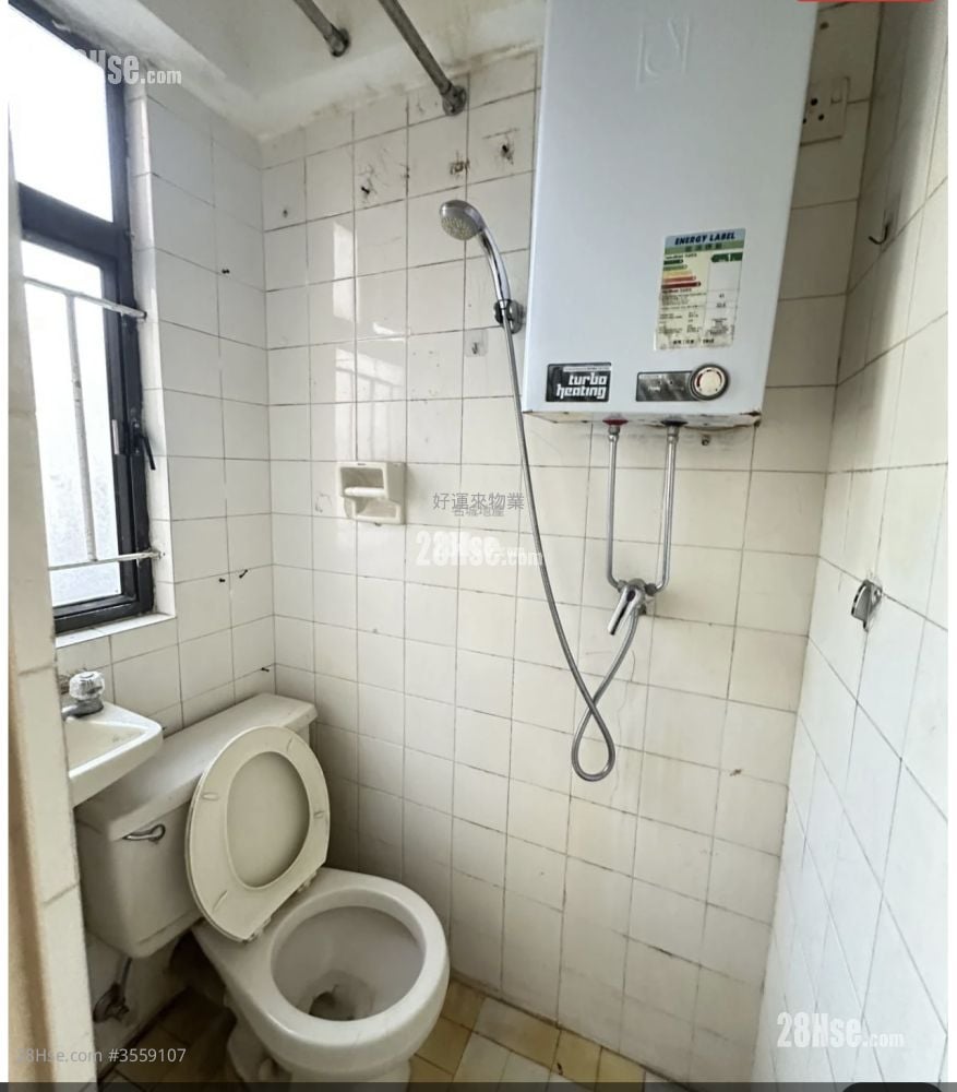 村屋 售盘 3 房 , 3 浴室 600 平方尺 村屋 售盘 3 房 , 3 浴室 600 平方尺