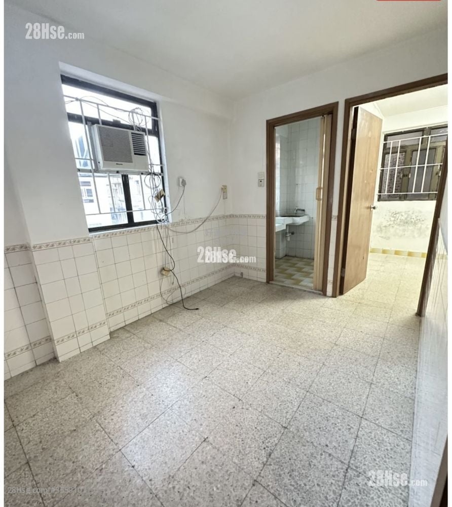 村屋 售盘 3 房 , 3 浴室 600 平方尺 村屋 售盘 3 房 , 3 浴室 600 平方尺